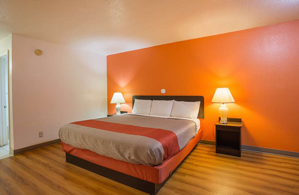 Motel 6 Brinkley - thumb 11