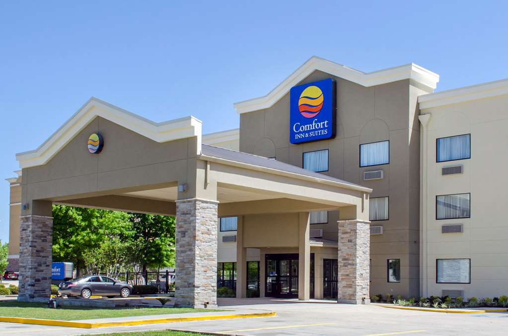 Comfort Inn & Suites - thumb 0