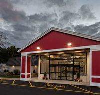 Ramada by Wyndham Windsor Locks - Accommodation Seattle