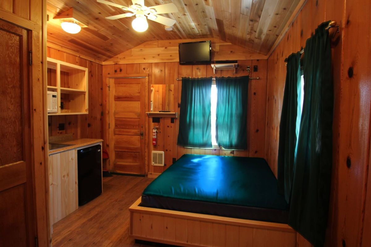 Mackinac Lakefront Cabin Rentals - thumb 1