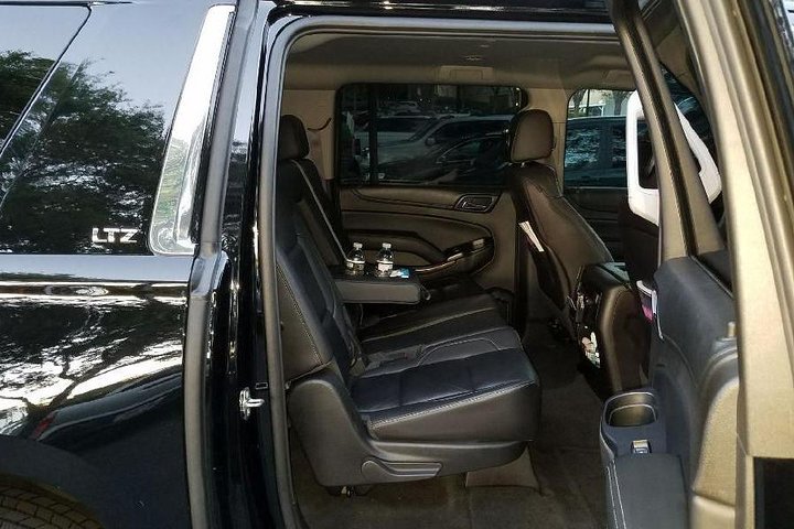 LGA Airport Luxury SUV - thumb 2